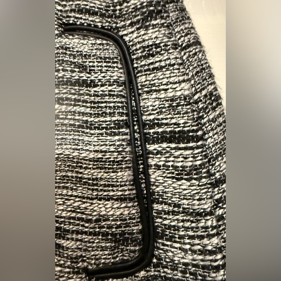 Armani Exchange A|X Tweed Mini Skirt Faux Leather Trim Black White Size 2 - Picture 3 of 11